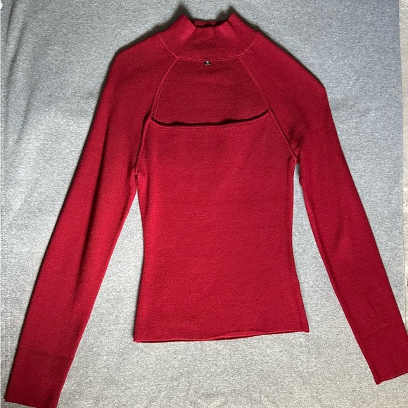 Dynamite red cutout sweater - Picture 1 of 3